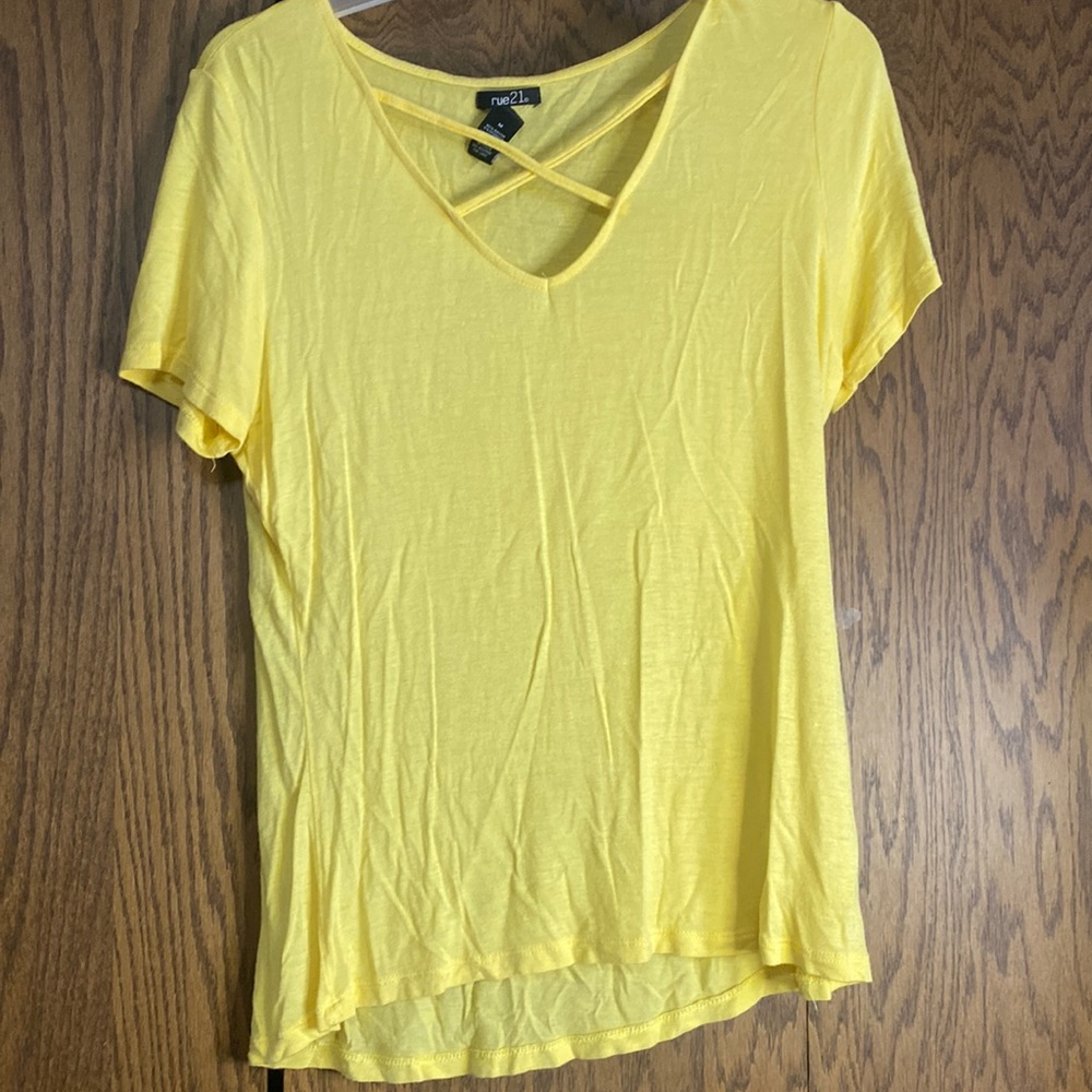 yellow rue 21 t shirt size medium